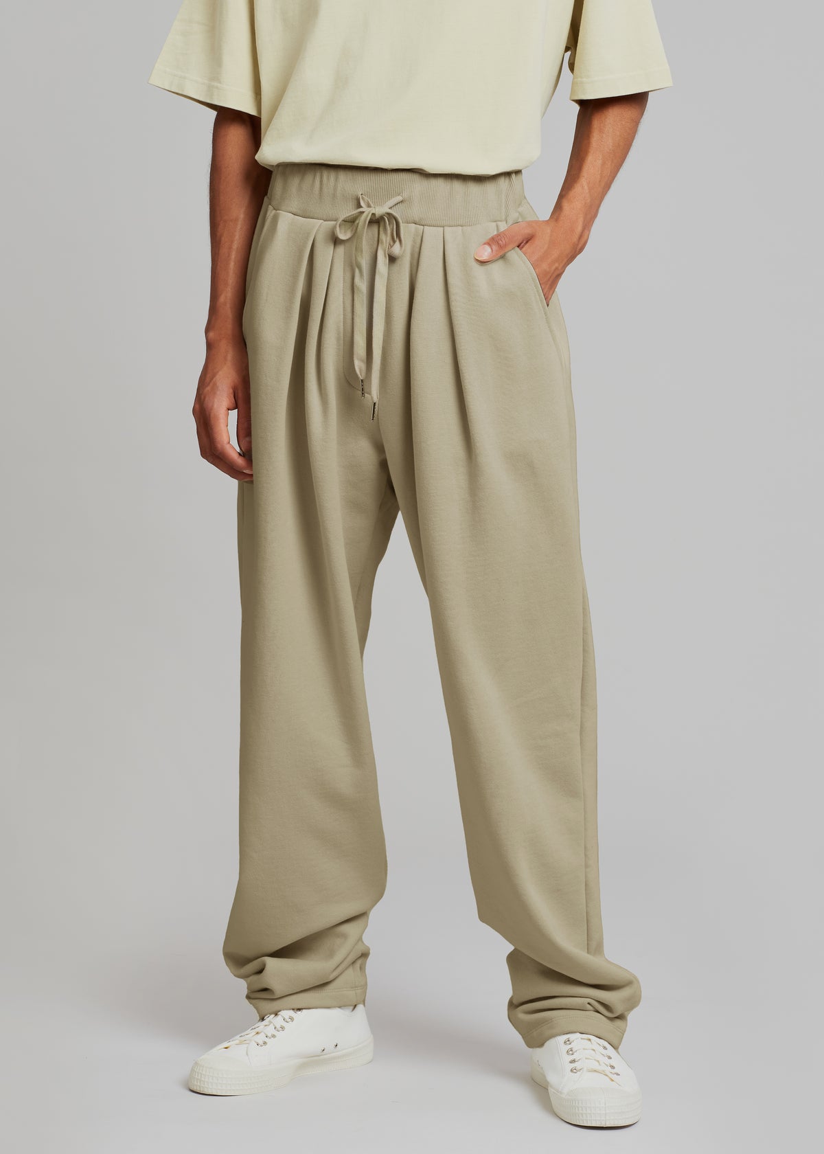 Our expert staff will help find the Alec Pleated Jogger Pants