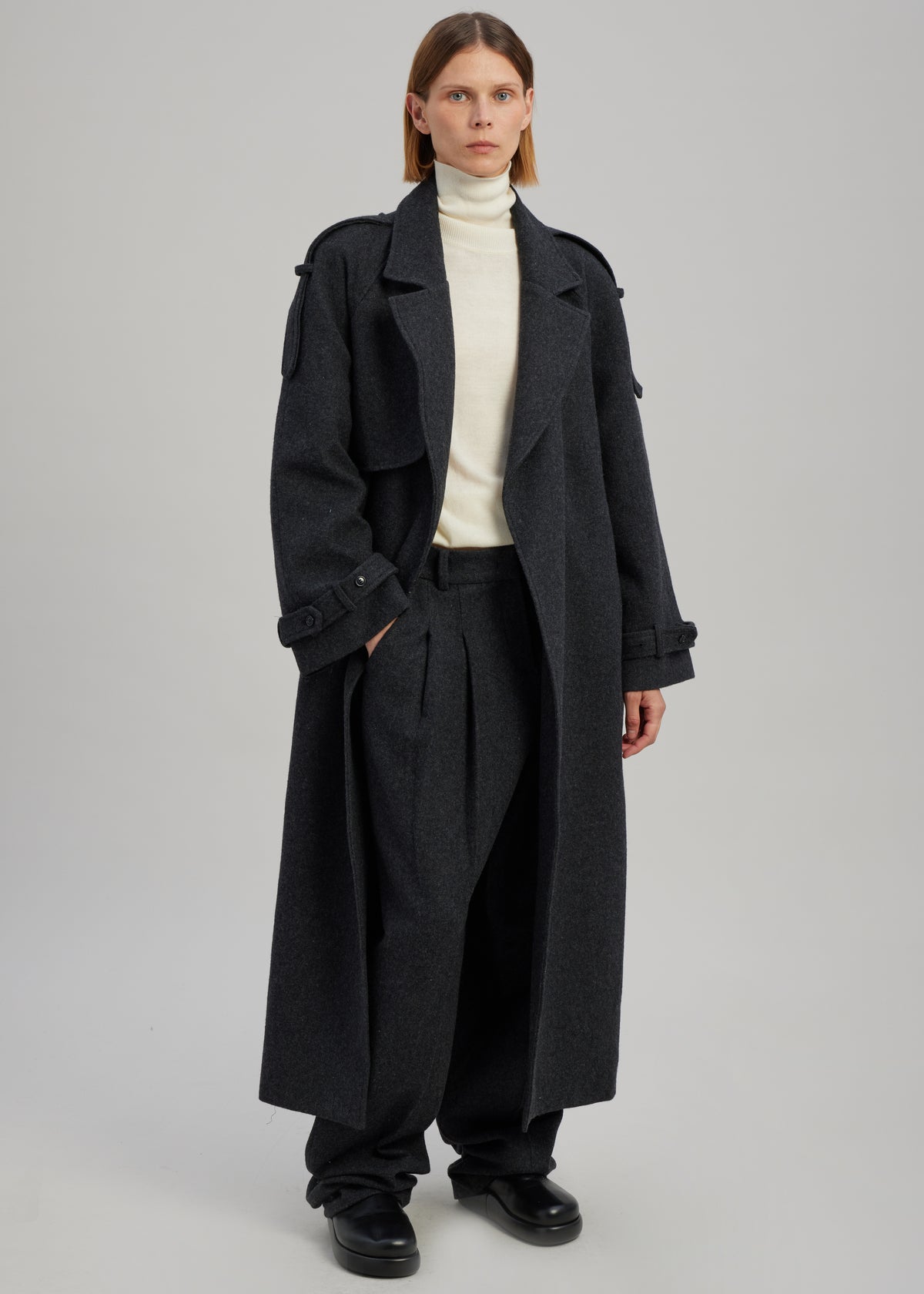 Browse our Layton Wool Suit Pants - Dark Grey Melange The Frankie